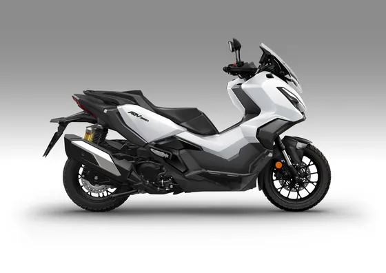 Honda ADV350 Adventure-Roller mit Upside-down-Gabel und Blockprofilreifen