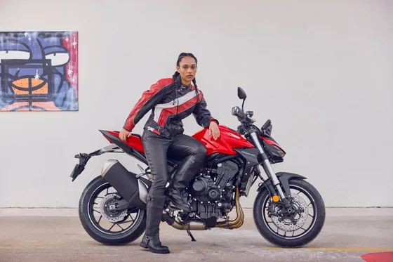 CB1000 Hornet von Honda mit LED-Doppelscheinwerfer im Streetfighter-Design