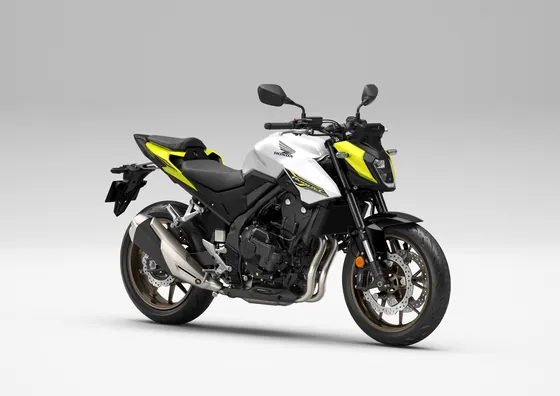 CB500 Hornet von Honda im Streetfighter-Stil für Kategorie A beschränkt