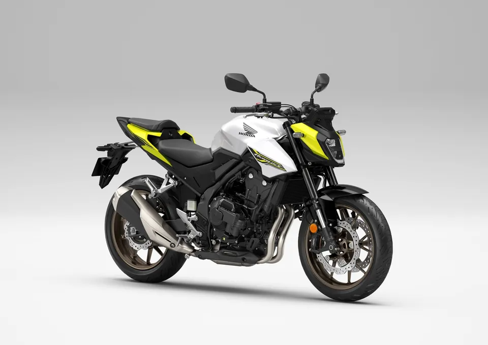 CB500 Hornet von Honda im Streetfighter-Stil für Kategorie A beschränkt