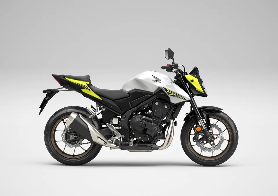 Honda Hornet 500 mit Showa-Upside-down-Gabel und 17-Zoll-Leichtmetallrädern