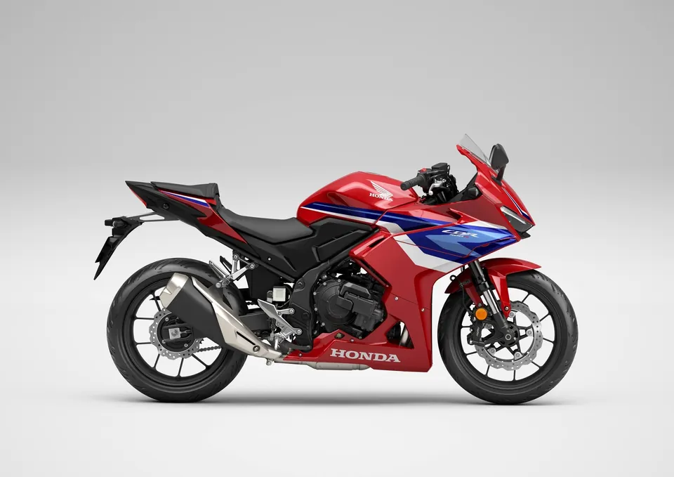 Honda CBR500R E-Clutch mit 35 kW für Kategorie A beschränkt