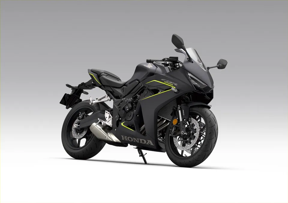 Honda CBR650R mit vier Krümmern und einem Schalldämpfer