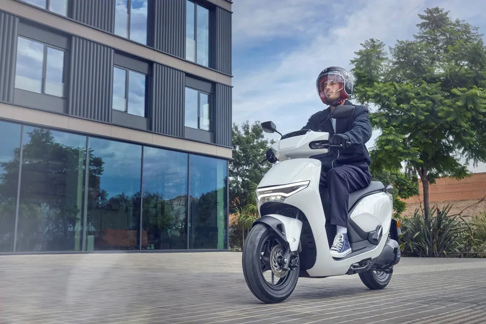 Honda CUV e: Connected mit flachem Durchstieg für die Stadt