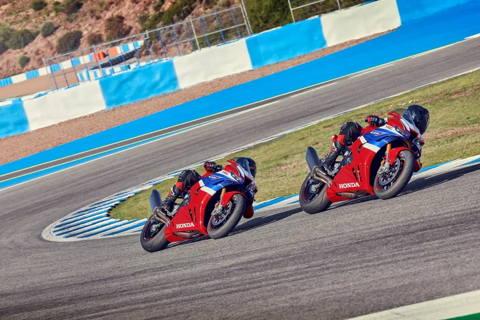 Honda Fireblade SP mit Öhlins-Gabel und Brembo-Stylema-Bremsen