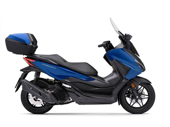 Honda Forza 125 als GT-Roller mit elektrisch verstellbarem Windschild