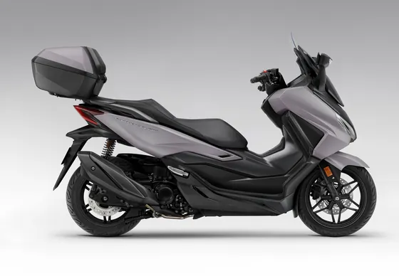 Honda Forza 350 Sport-GT-Roller mit elektrisch verstellbarem Windschild