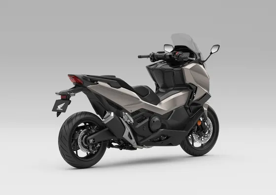 Zweizylinder-Roller Forza 750 von Honda für Stadt, Landstrasse und Autobahn