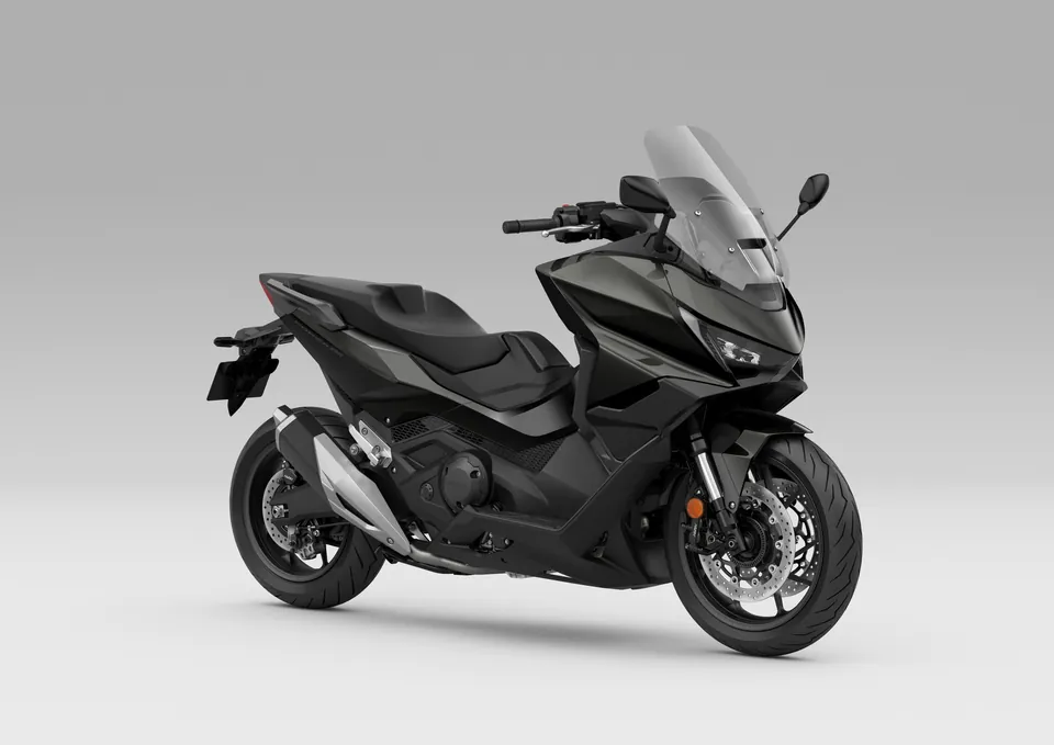 Honda Roller Forza 750 mit elektrisch verstellbarem Windschild und Tempomat