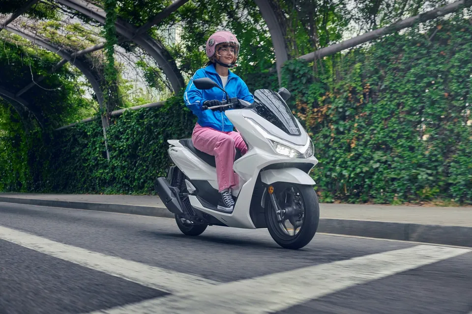 Honda PCX125 DX mit 5-Zoll-TFT-Farbdisplay und Honda RoadSync