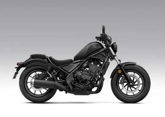 Rebel 500 CMX500 from Honda with round LED headlight and wide tyres