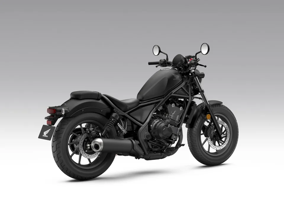 Honda Rebel 500 mit 471 ccm Zweizylinder und tiefer Sitzbank