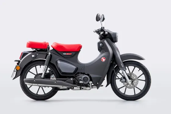 Honda Super Cub C125 im klassischen Retro-Stil