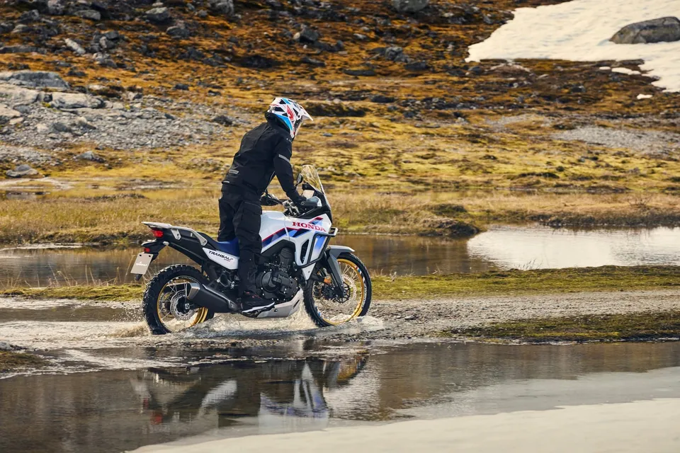 Honda XL750 Transalp E-Clutch für Strasse und Schotter