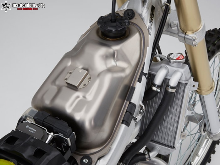 2017 CRF450R mit Titantank 2017 CRF450R, Gewichtsreduktion mit Titantank